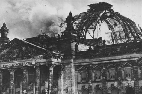 Der Reichstagsbrand: Eine entscheidende Wendung in der Weimarer Republik und die Rolle von Marinus van der Lubbe